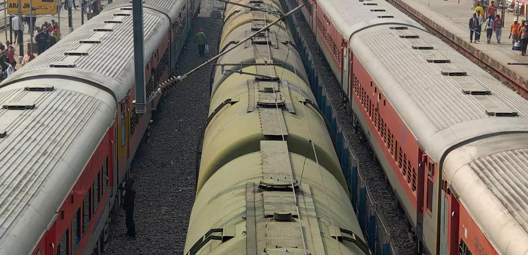 Electric Cable Falls on Moving Train on Nagpur–Gondia Line, Major Accident Averted